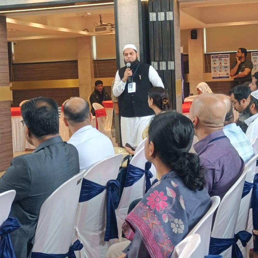 Dr. Saud Ahmed presenting on sleep and snoring disorders at a medical conference